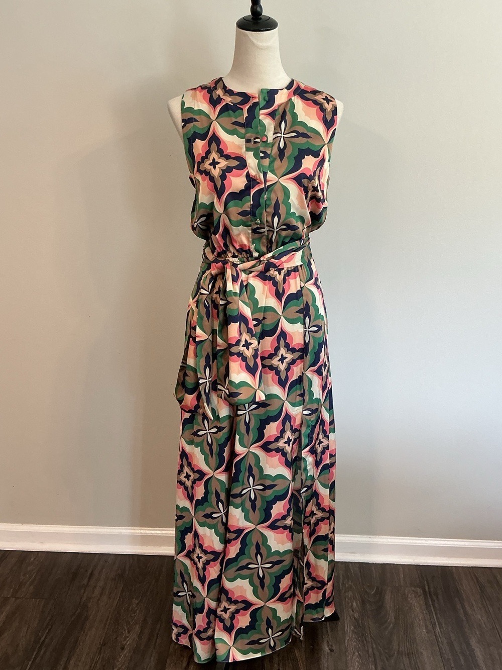 Misa Los Angeles Anabella Sleeveless Maxi Dress in Geometric Floral - Picture 4 of 15